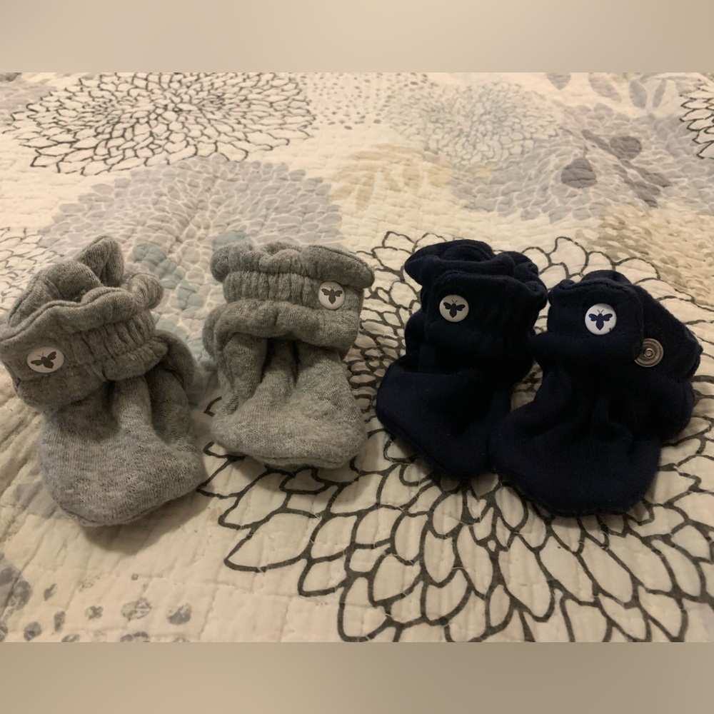 Burt’s Bees snap baby booties